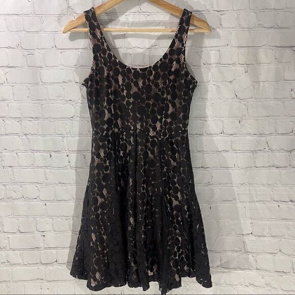 DISNEY MINNIE ROCKS THE DOTS LACE DOT DRESS SZ S - Picture 4 of 7